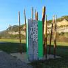 Instalación junto a la Casa del Parque, inicio de la ruta en San Zadornil