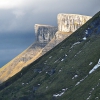 Peñas de Aro desde las inmediaciones del puerto de Angulo