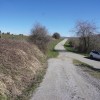 Pista de entrada al camino de Erminarana