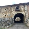 Casa del arco, edificio construido en 1013 por un monje de la Abadía de Lebanza