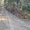 justo donde la pista hace un alto, cogemos a la derecha la pista de tierra