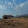 Ermita de San Lorentzo con la cumbre al fondo